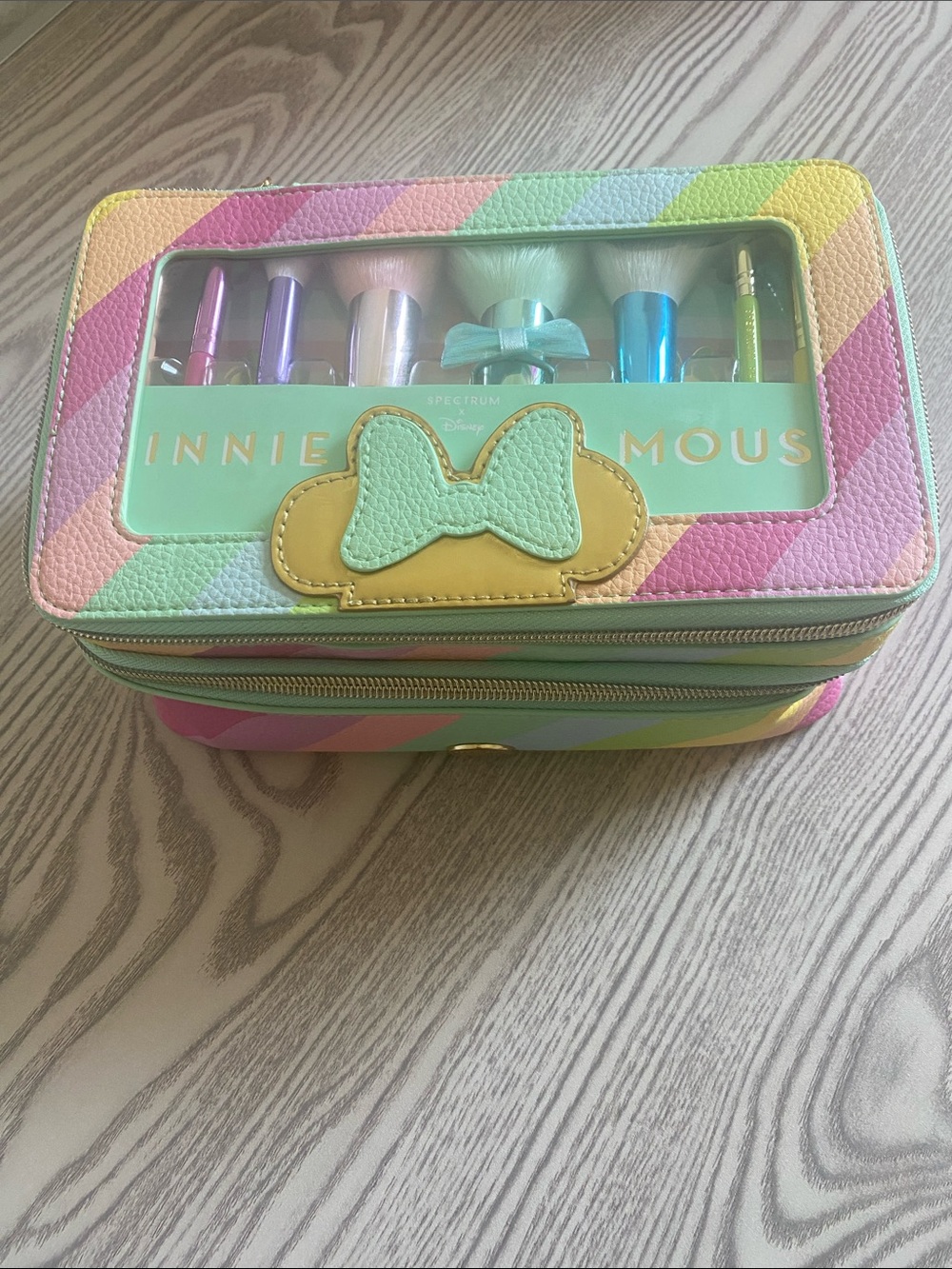 Spectrum Disney Minnie rainbow brush set 🌈